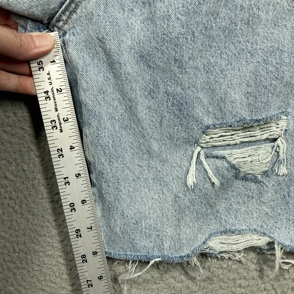 Gap High Rise Loose Bermuda Shorts Womens 2/26 Light Wash Distressed Raw Hem - Picture 8 of 16